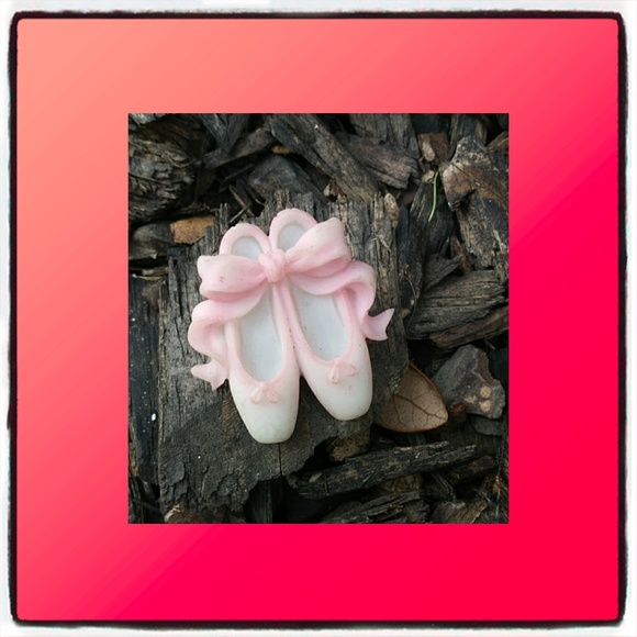 Jewelry - Ballerina Slippers brooch pin pendant